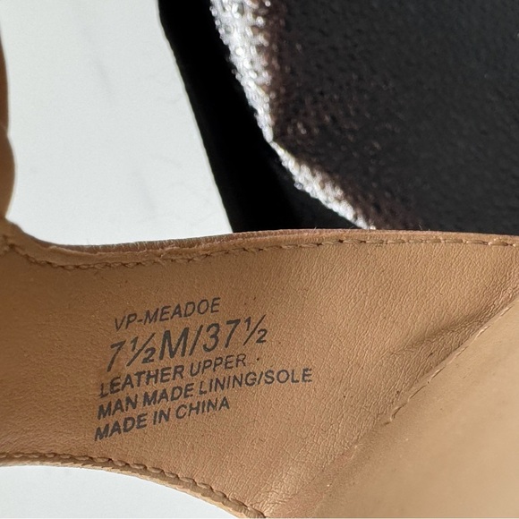 VINCE CAMUTO Meadoe Bare Kiss Nude Strappy Lace Up Heels Gold Studs Size 7.5 - Picture 9 of 9